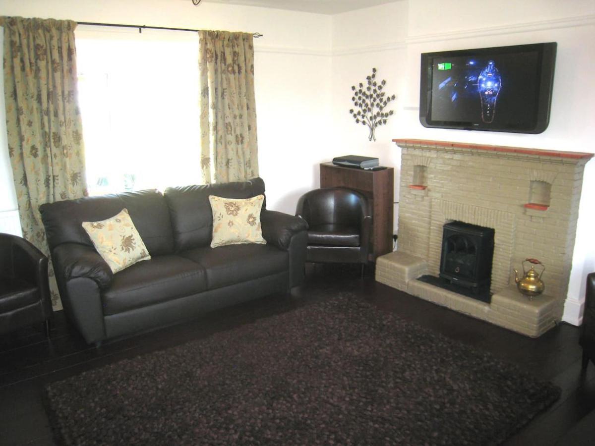 Arden Hill Farmhouse - Hot Tub, Snooker Table, Sleeps 16 Stratford-upon-Avon Exterior photo